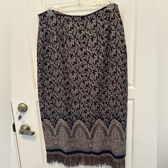 Ladies skirt - Picture 4 of 4